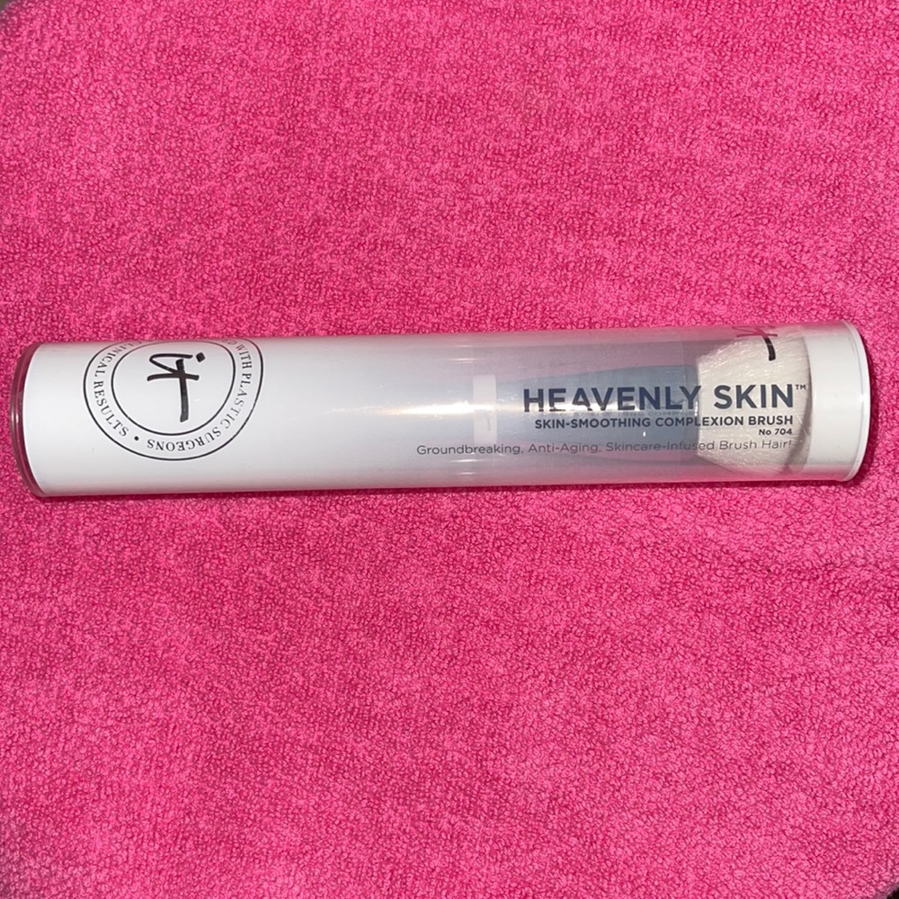 Heavenly skin brush by It